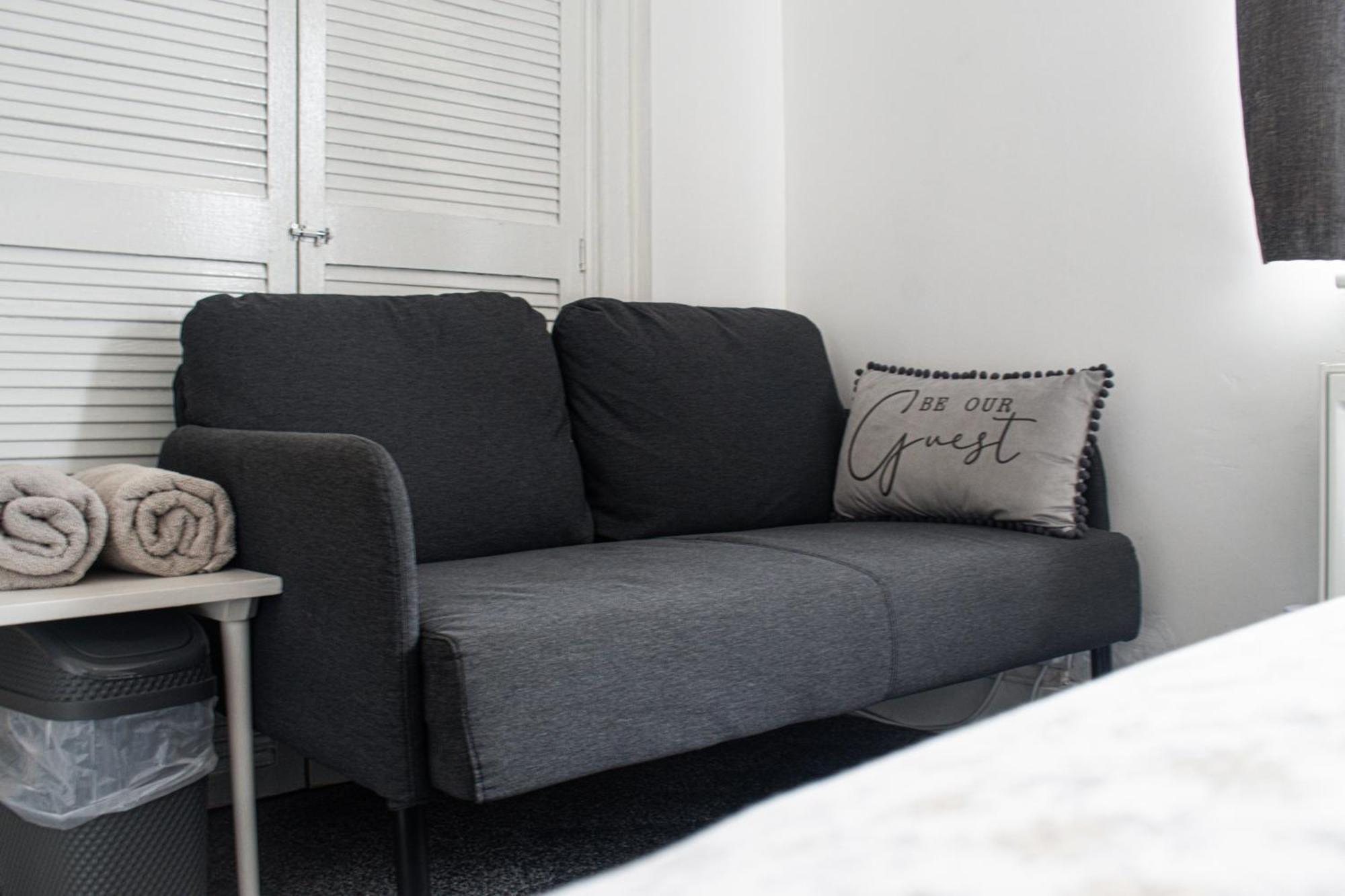 Luton Lodge - Newly Renovated Ideal For Short Stay, Close To Airport Train Station, Free Parking Off Street , Luxury Comfort In Low Price Exterior foto