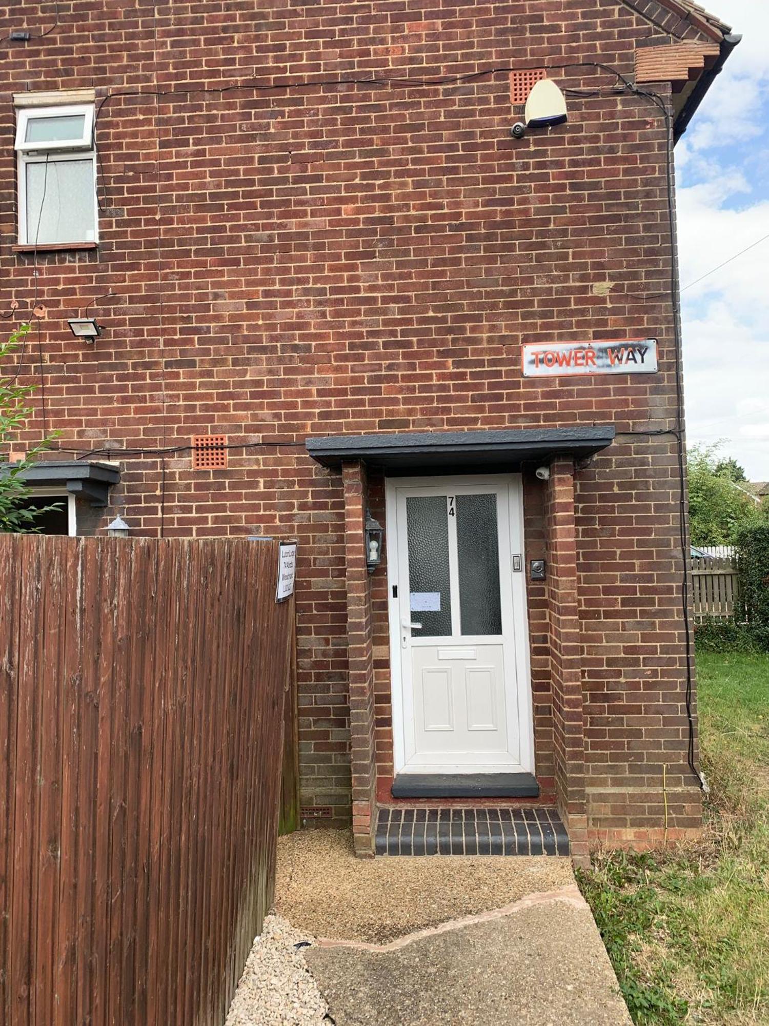 Luton Lodge - Newly Renovated Ideal For Short Stay, Close To Airport Train Station, Free Parking Off Street , Luxury Comfort In Low Price Exterior foto