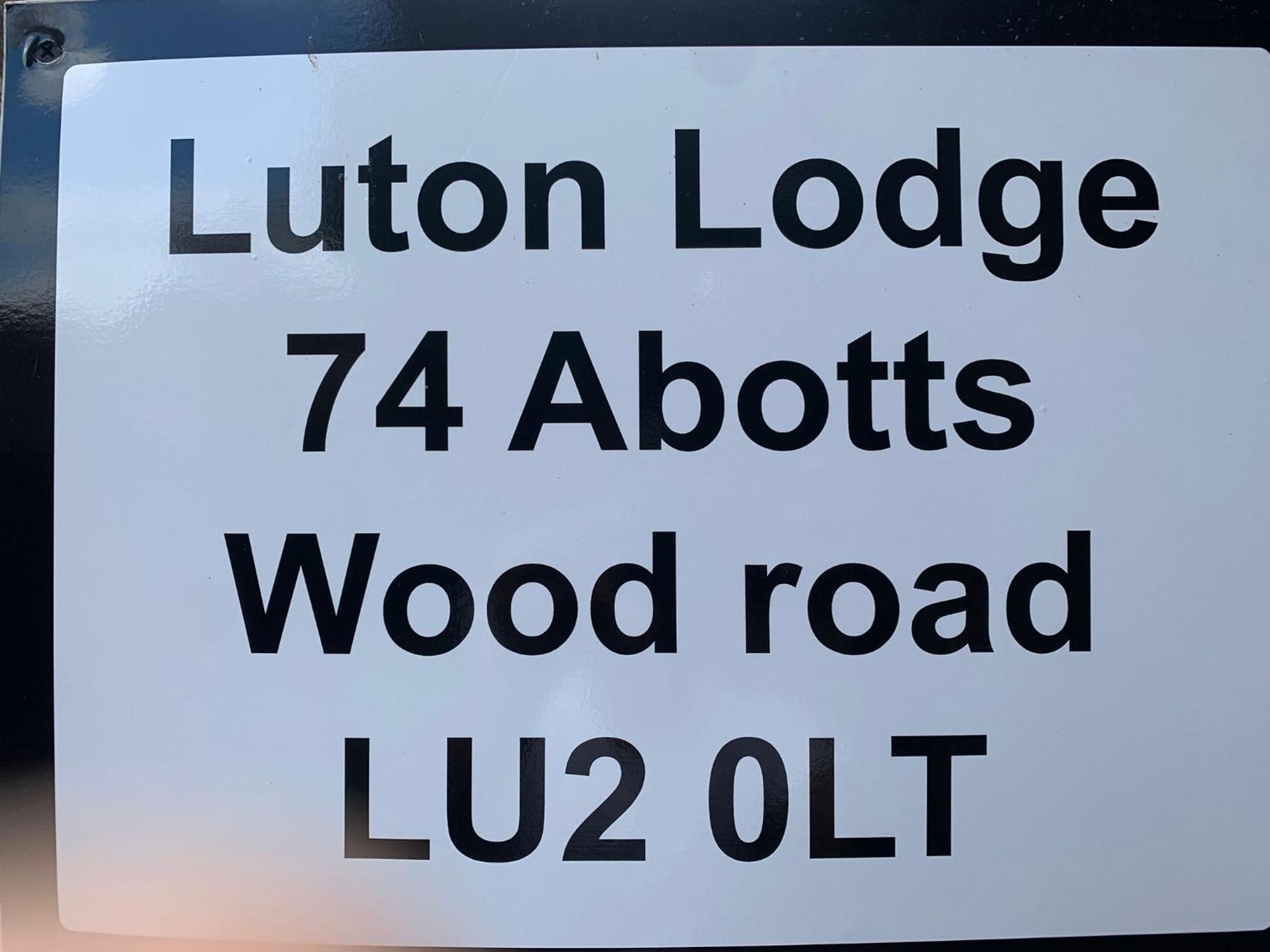 Luton Lodge - Newly Renovated Ideal For Short Stay, Close To Airport Train Station, Free Parking Off Street , Luxury Comfort In Low Price Exterior foto