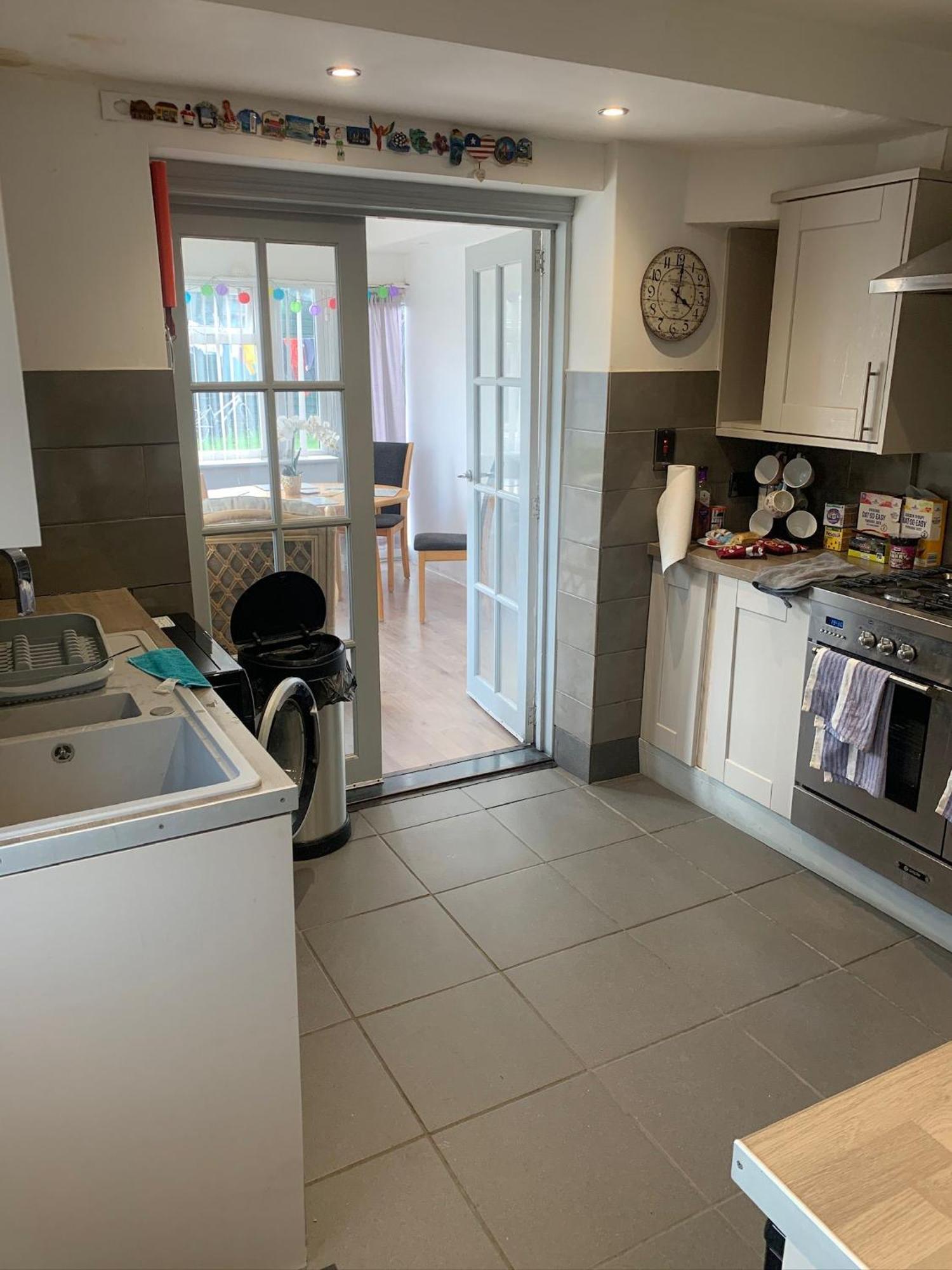 Luton Lodge - Newly Renovated Ideal For Short Stay, Close To Airport Train Station, Free Parking Off Street , Luxury Comfort In Low Price Exterior foto
