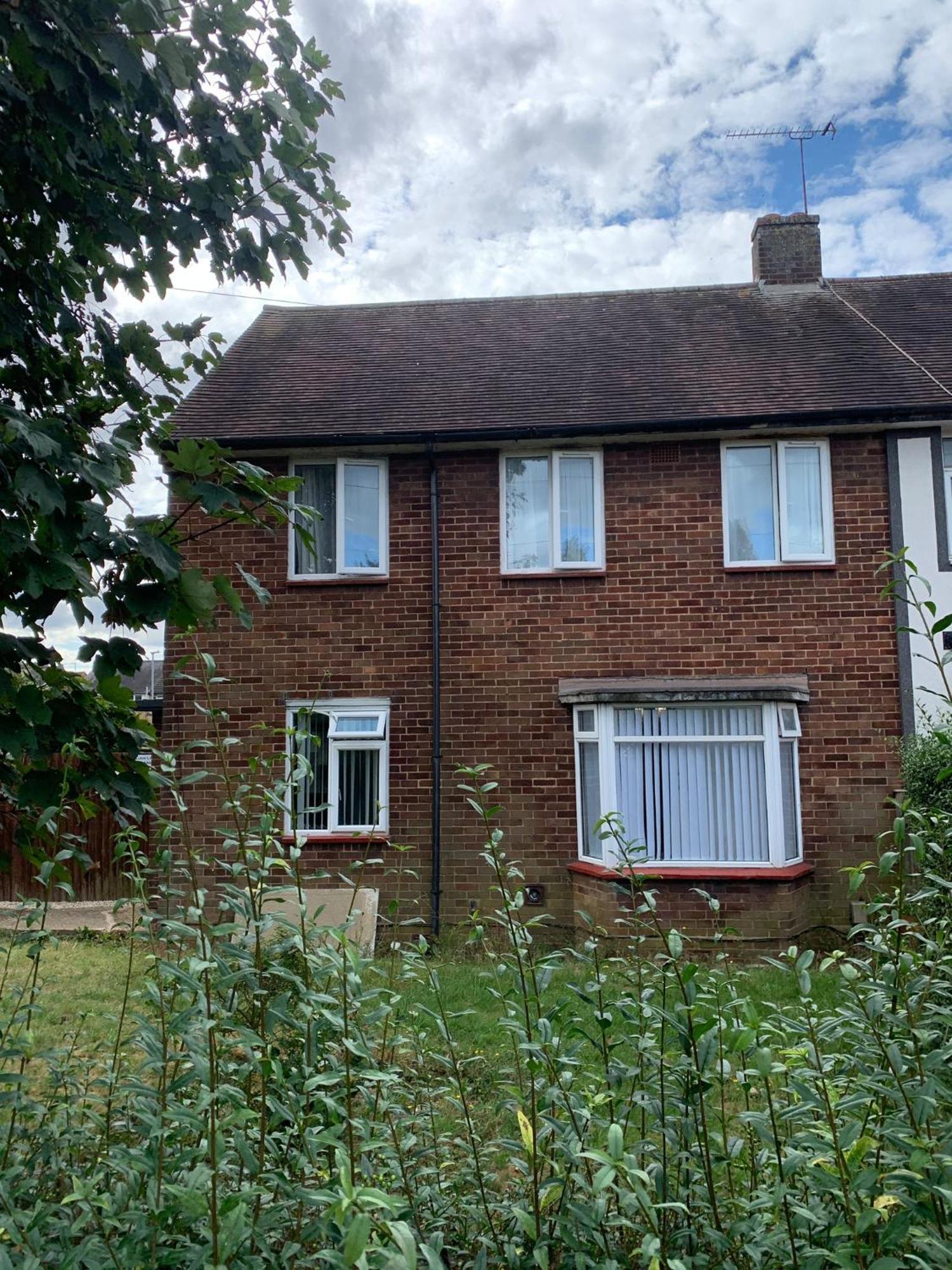 Luton Lodge - Newly Renovated Ideal For Short Stay, Close To Airport Train Station, Free Parking Off Street , Luxury Comfort In Low Price Exterior foto