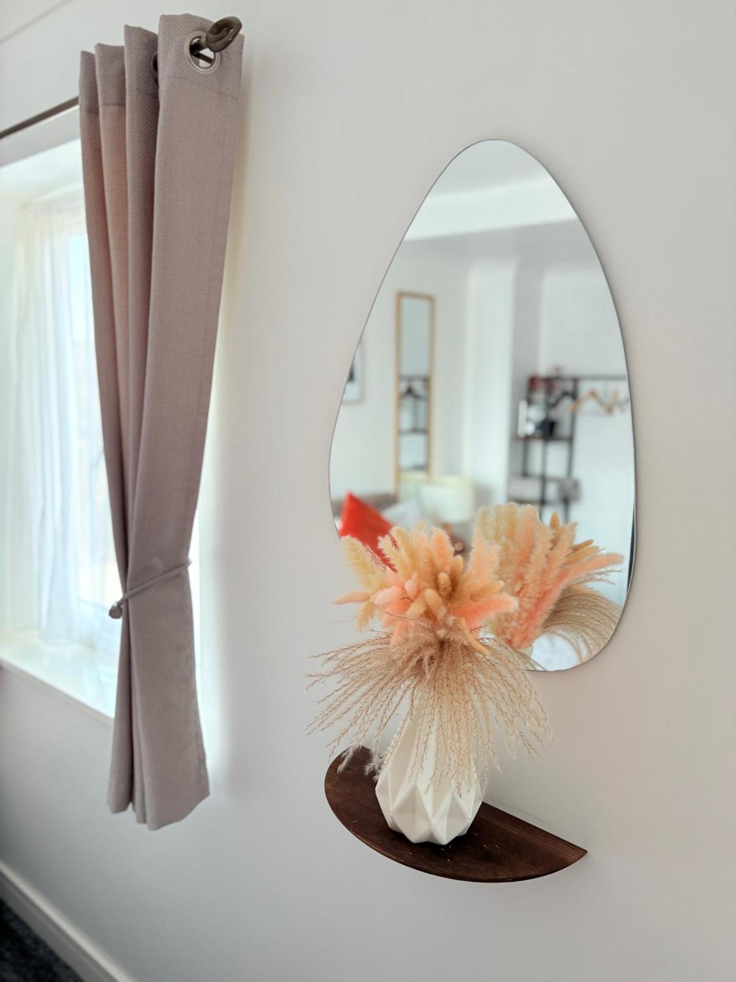 Luton Lodge - Newly Renovated Ideal For Short Stay, Close To Airport Train Station, Free Parking Off Street , Luxury Comfort In Low Price Exterior foto