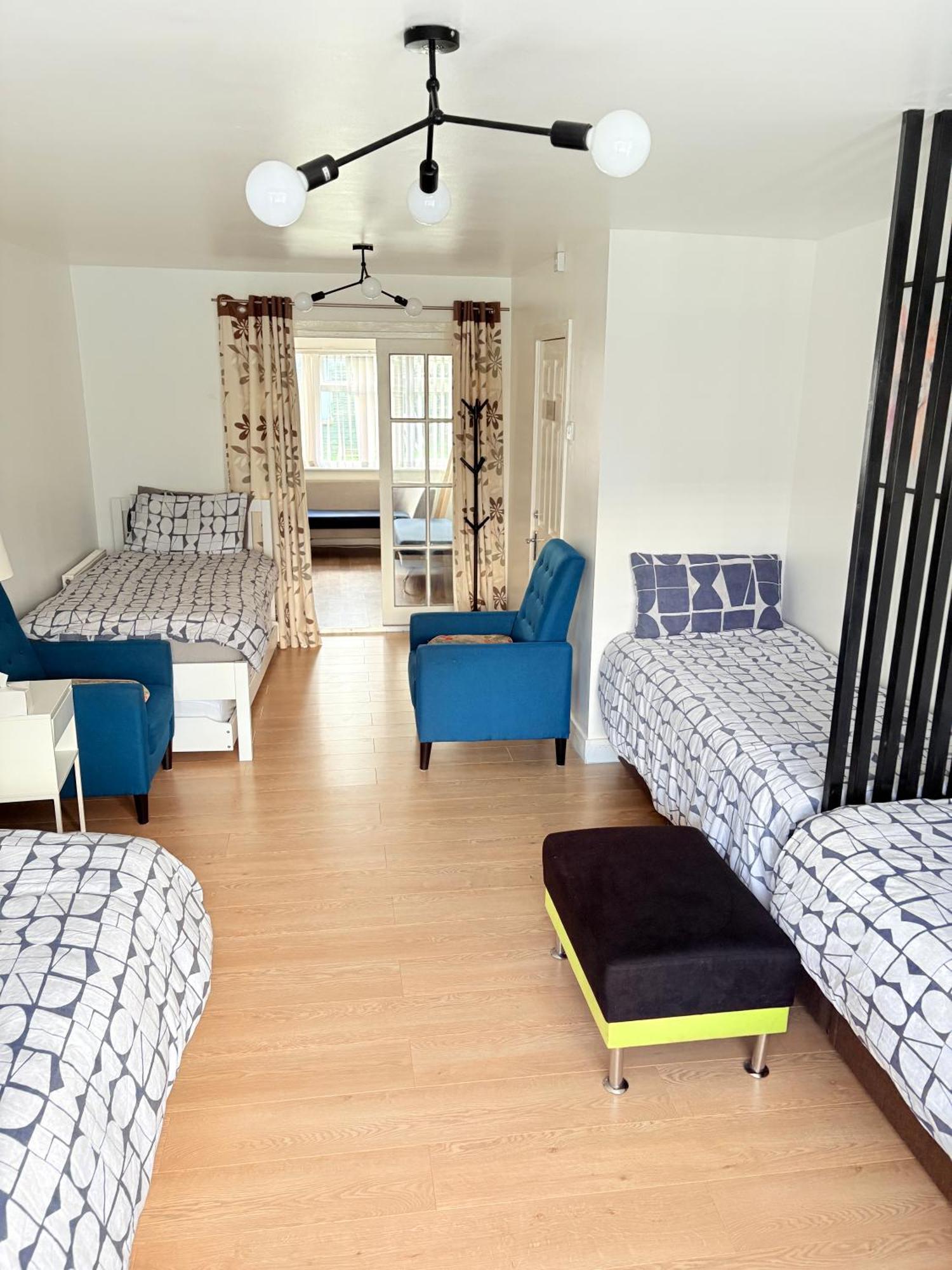 Luton Lodge - Newly Renovated Ideal For Short Stay, Close To Airport Train Station, Free Parking Off Street , Luxury Comfort In Low Price Exterior foto