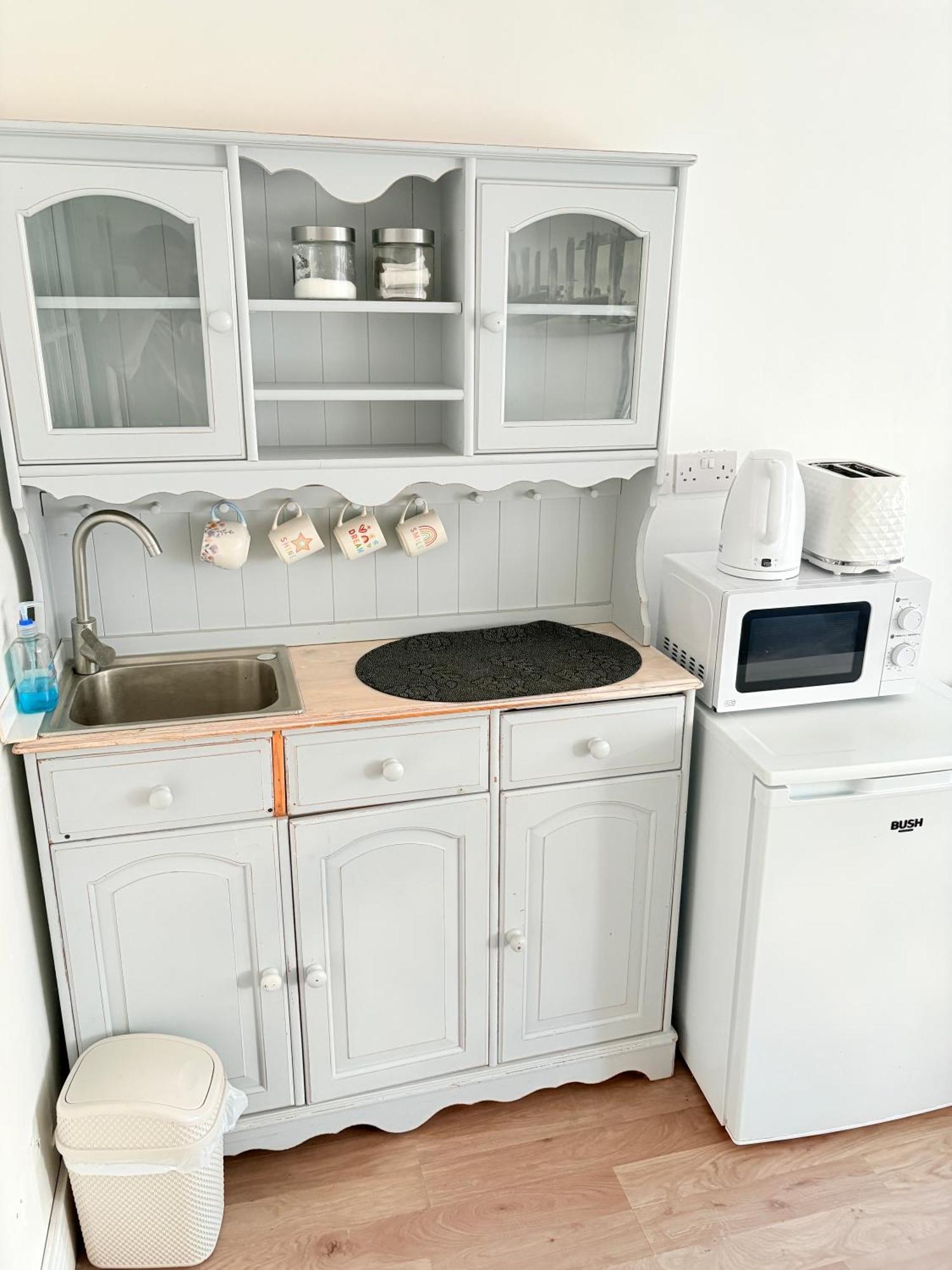 Luton Lodge - Newly Renovated Ideal For Short Stay, Close To Airport Train Station, Free Parking Off Street , Luxury Comfort In Low Price Exterior foto