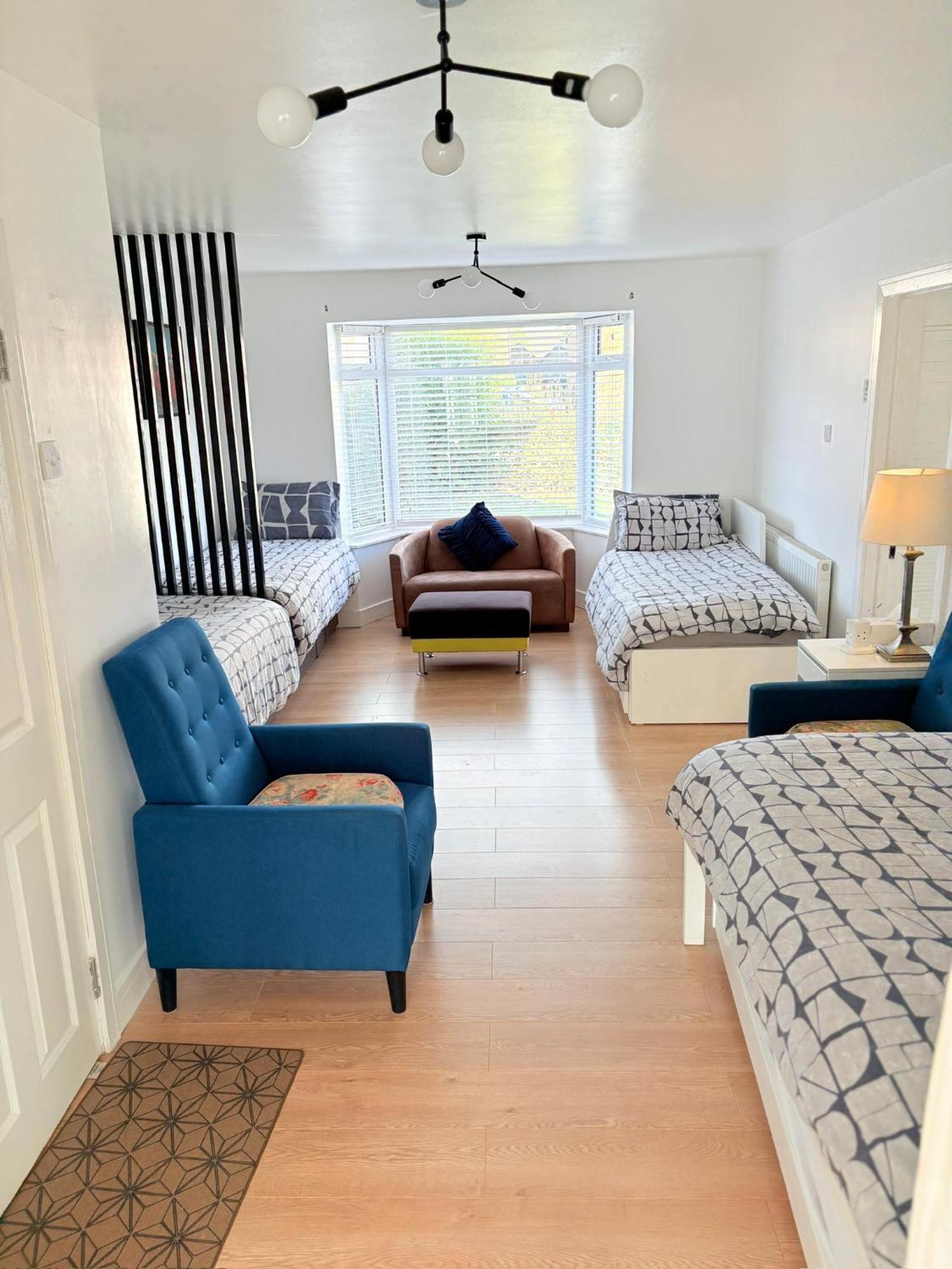 Luton Lodge - Newly Renovated Ideal For Short Stay, Close To Airport Train Station, Free Parking Off Street , Luxury Comfort In Low Price Exterior foto