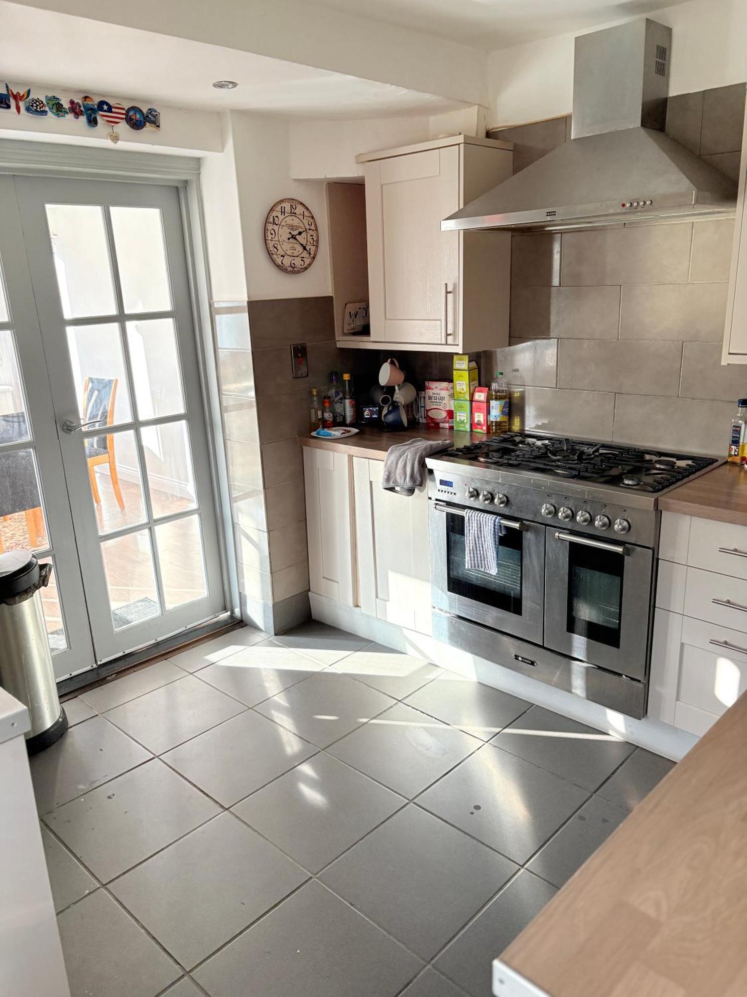Luton Lodge - Newly Renovated Ideal For Short Stay, Close To Airport Train Station, Free Parking Off Street , Luxury Comfort In Low Price Exterior foto